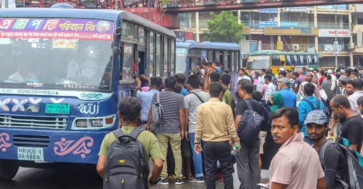 নির্ধারিত বাড়তি ভাড়ার চেয়েও নিচ্ছে বেশি, তর্কবিতর্ক, হাতাহাতি