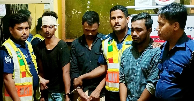 হাইওয়ে পুলিশের অভিযান, মহাসড়কে ট্রাক ডাকাতির সময় তিন ডাকাত গ্রেপ্তার