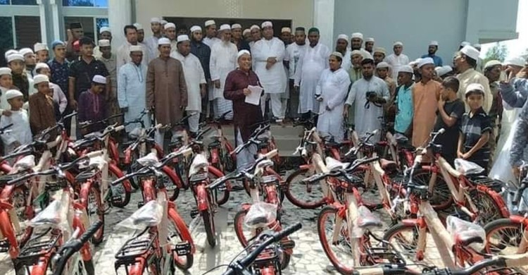 ৪১ দিন জামাতে নামাজ আদায় করে সাইকেল পুরস্কার পেলো ৩৮ কিশোর