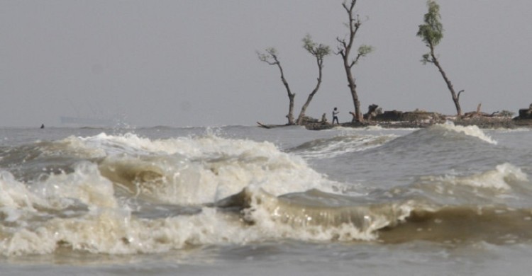 সমুদ্রবন্দরে ৩ নম্বর সতর্কতা