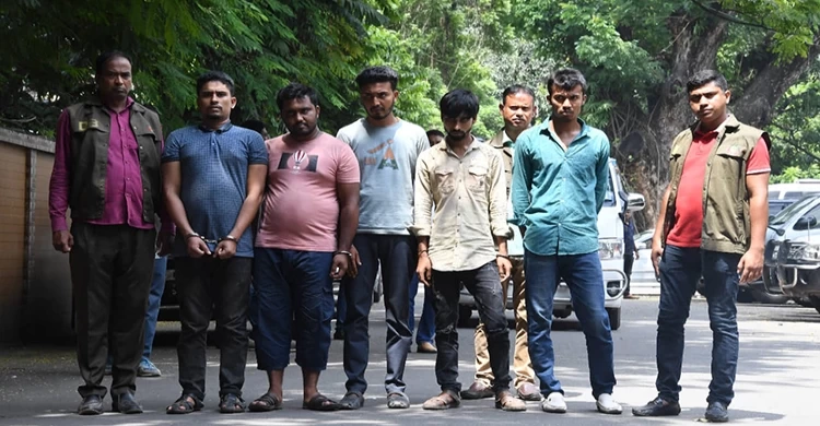 ঢাবি এলাকায় ২০ লাখ টাকা ছিনতাই এর মূল হোতাসহ পাঁচজন গ্রেপ্তার