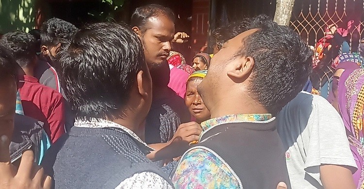 বাসচাপায় প্রাণ গেল বাবা-মা-মেয়ের