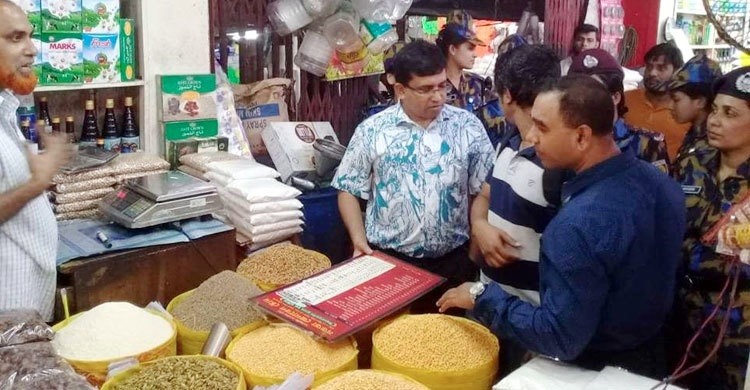 এবার রমজানে বাজার নিয়ন্ত্রণে কঠোর হচ্ছে সরকার