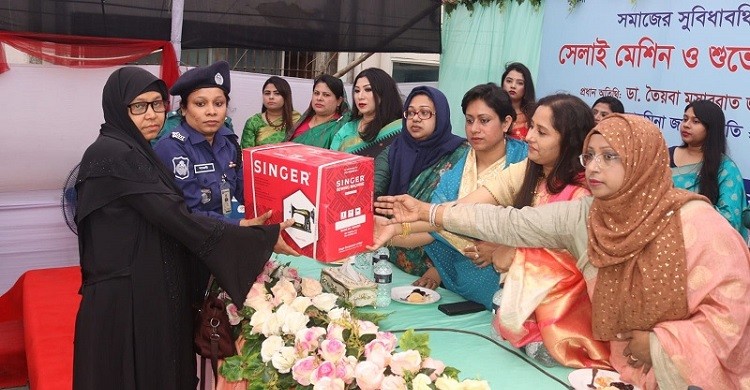 সুবিধাবঞ্চিতের সেলাই মেশিন ও শুভেচ্ছা উপহার পুনাক বরিশাল