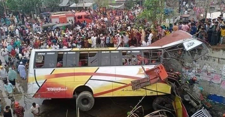 টানা ৩৩ ঘণ্টা বাস চালিয়ে ক্লান্ত ছিলেন চালক জাহিদ