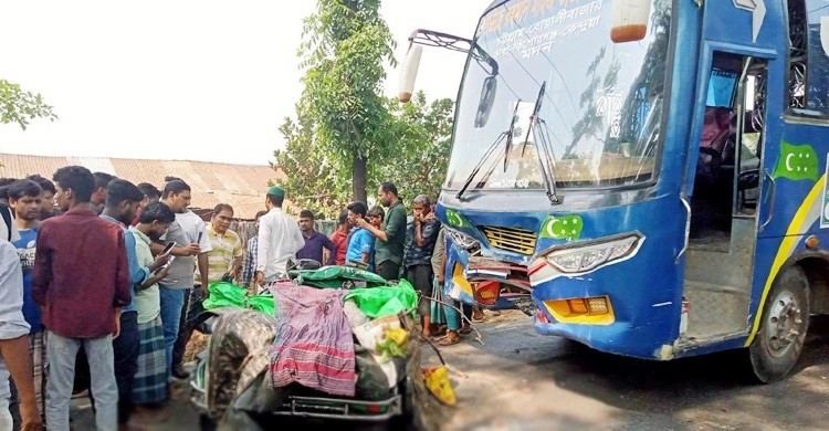 চট্টগ্রামে বাস ও অটোরিকশা সংঘর্ষে নিহত ৪