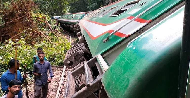 দুর্ঘটনায় সিলেটের সঙ্গে রেল যোগাযোগ বন্ধ