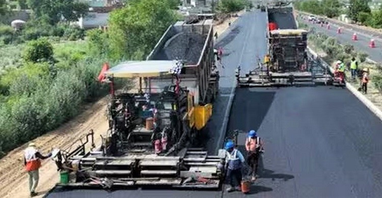 ১০০ ঘণ্টায় ১১৮ কিলোমিটার রাস্তা তৈরি!