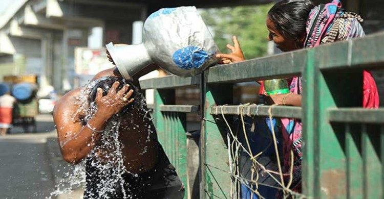 লোডশেডিং ও তাপপ্রবাহের তীব্র গরমে বিপর্যস্ত জনজীবন