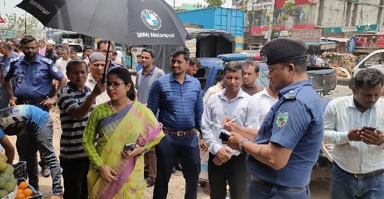 ভালুকায় সড়কে অবৈধ স্থাপনা উচ্ছেদ