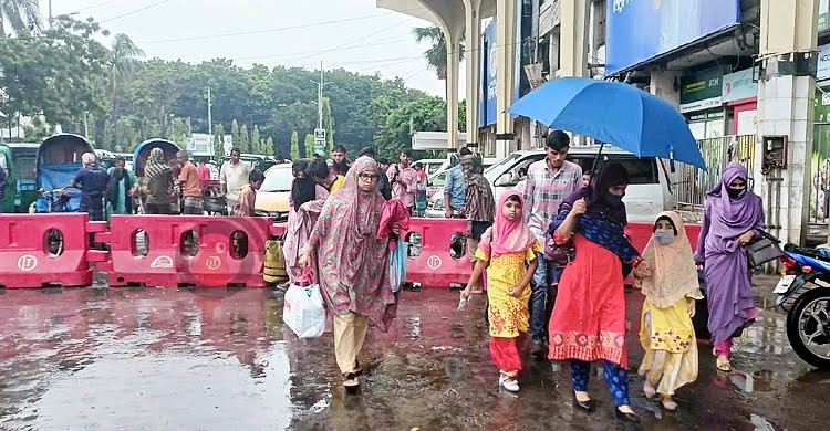 ভোর থেকেই ঢাকায় বৃষ্টি, ঈদযাত্রা ও পশুর হাটে ভোগান্তি