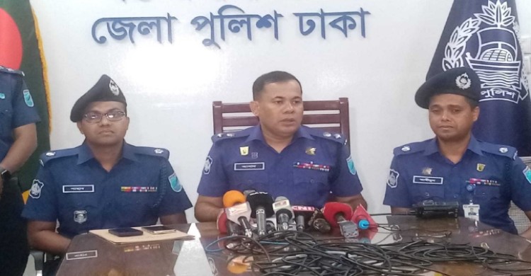 পোশাক কারখানায় ডাকাতি, গ্রেফতার ৮