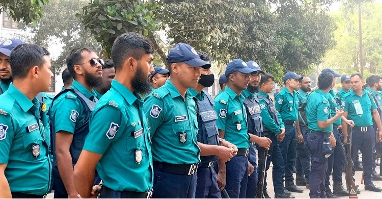 নয়াপল্টন ও বায়তুল মোকাররমে বিপুল সংখ্যক পুলিশ মোতায়েন