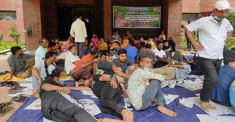 চাকরি স্থায়ীকরণের দাবিতে জাবির অস্থায়ী কর্মচারীদের ধর্মঘট
