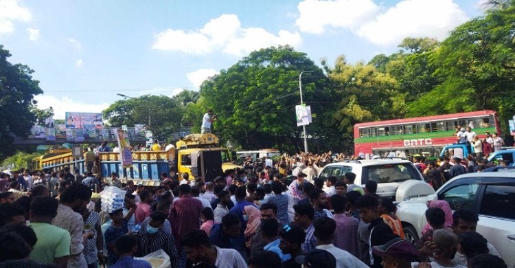 আওয়ামী লীগের শান্তি ও উন্নয়ন শোভাযাত্রায় নেতাকর্মীদের ঢল