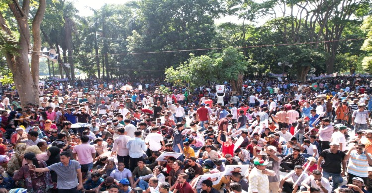 সোহরাওয়ার্দী উদ্যানে বিএনপির জনসমাবেশ চলছে