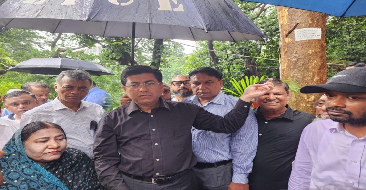 ঢাকা শহরে অনিবন্ধিত, অবৈধ রিক্সা চলতে দেওয়া হবে নাঃ  মেয়র তাপস