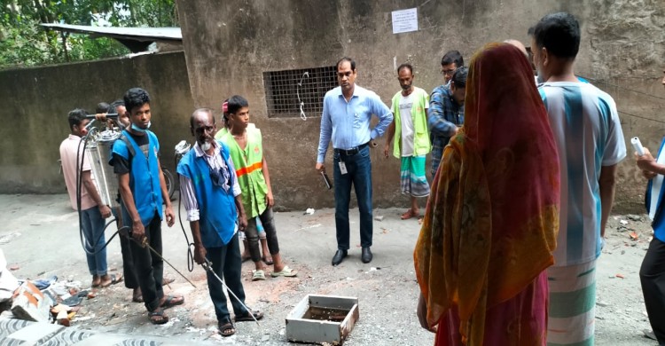 ডিএনসিসি ও ঢাদসিকের মশক নিধন অভিযান