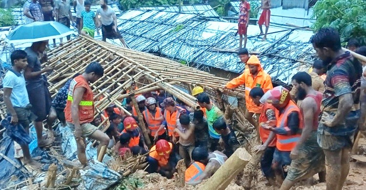 কক্সবাজারে পাহাড় ধসে মা ও মেয়েসহ নিহত ৪