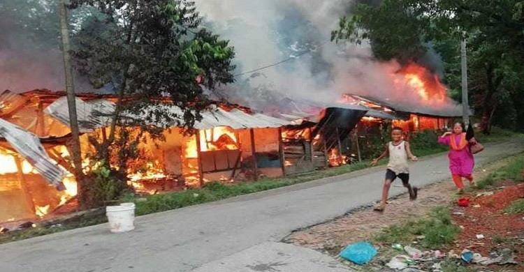 রাঙামাটির কুতুকছড়িতে আগুনে পুড়ে ছাই ৯টি দোকান ও বসতঘর
