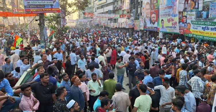 নয়াপল্টনে বিএনপি নেতাকর্মীদের ঢল