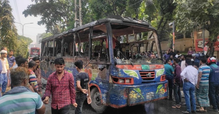 মোহাম্মদপুরে দুই বাসে আগুন