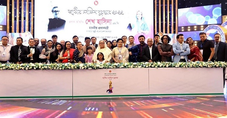 জাতীয় চলচ্চিত্র পুরস্কার প্রদান করলেন প্রধানমন্ত্রী