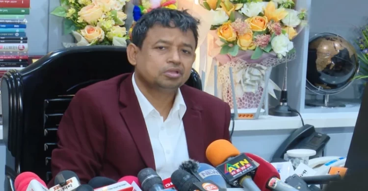 বিচারকদের ভয় দেখাতে আদালতে ককটেল হামলা : ডিবি প্রধান