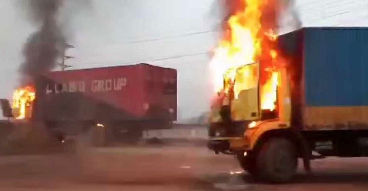 গাজীপুরে দুটি কাভার্ড ভ্যানে আগুন