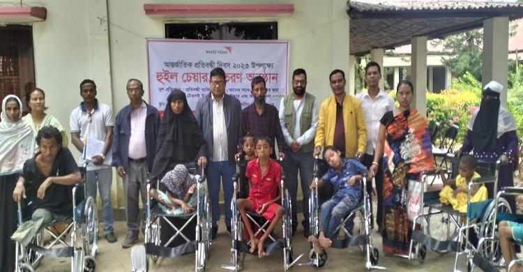 কলমাকান্দায় প্রতিবন্ধীদের হুইলচেয়ার বিতরণ