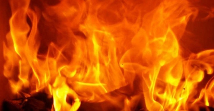 খিলগাঁওয়ে বিআরটিসি বাসে আগুন দিল দুর্বৃত্তরা