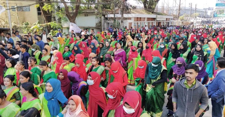 প্রধানমন্ত্রীর নির্বাচনী জনসভায় জড়ো হচ্ছেন নেতাকর্মীরা