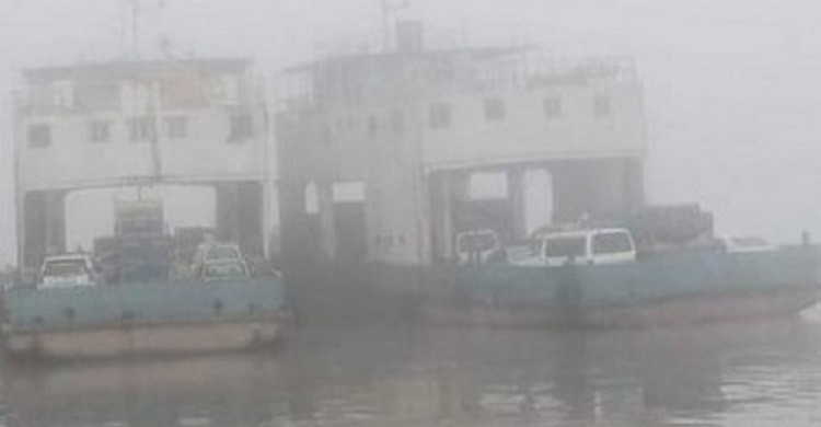 মাঝ পদ্মায় ১১ ঘণ্টা আটকে থাকার পর ঘাটে ফিরল ফেরি