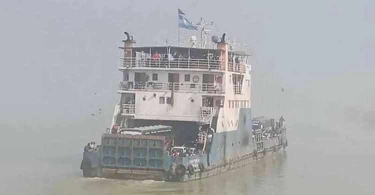 কুয়াশার কারণে ৬ ঘণ্টা পর ফেরি চলাচল শুরু