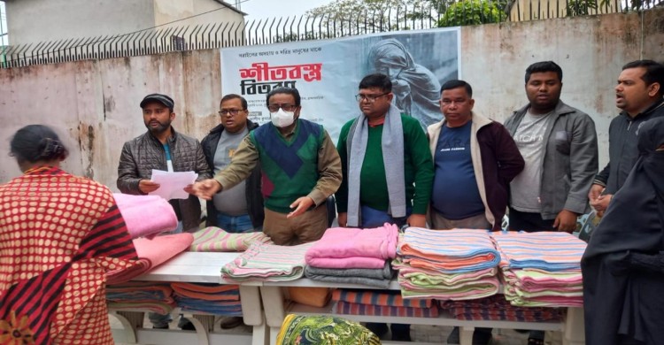 সরাইলে অসহায় মানুষের মাঝে ডা. আশীষের শীতবস্ত্র বিতরণ