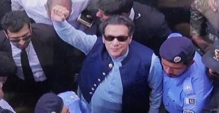 জামিন পেলেন ইমরান খান