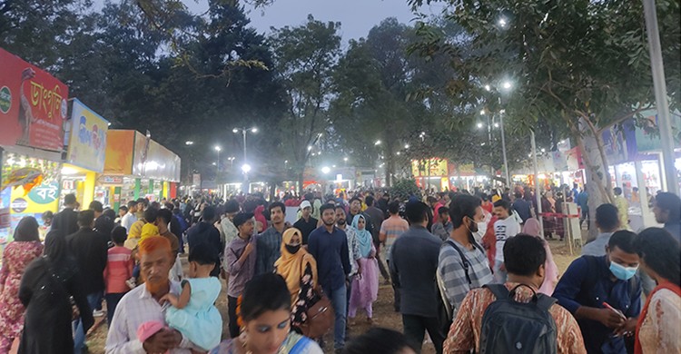 ভালোবাসা-বসন্তে উৎসবমুখর বইমেলা