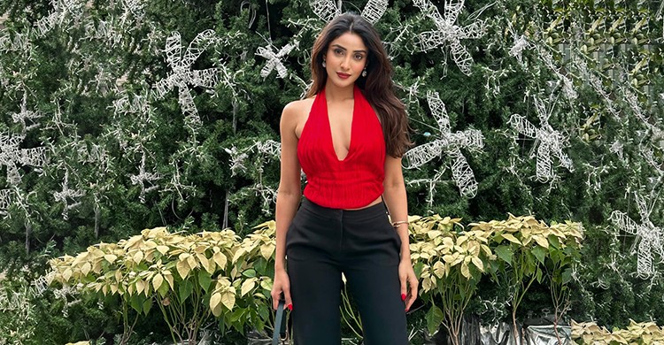 বিকিনিতে ছবি দিয়ে নেটিজেনদের কটাক্ষের শিকার মিথিলা!