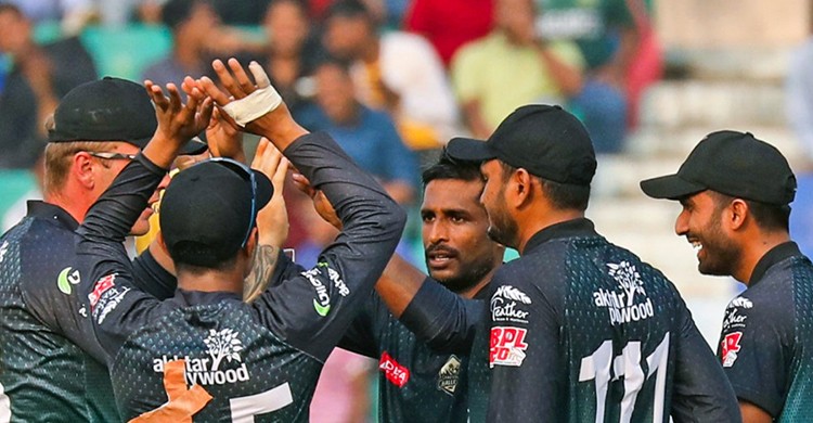 খুলনাকে উড়িয়ে প্লে অফে চট্টগ্রাম