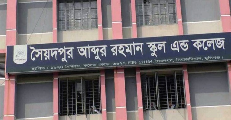 শিক্ষার্থীদের চুল কাটার অভিযোগে শিক্ষিকা বরখাস্ত