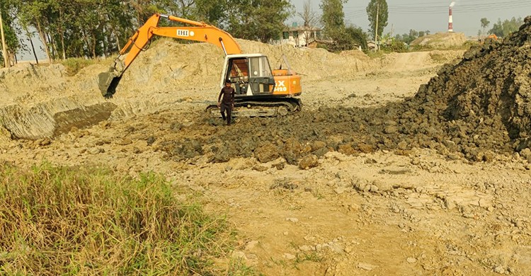 হুমকিতে কক্সবাজার রেললাইন ও গ্রামীণ অবকাঠামো, আদালত ও সরকারের নির্দেশও মানছে না ভাটা মালিকরা