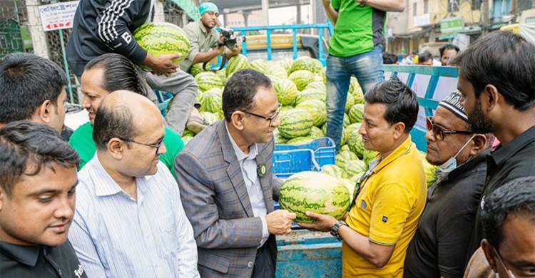ঢাকায় ২০ স্থানে ন্যায্যমূল্যে তরমুজ বিক্রি শুরু