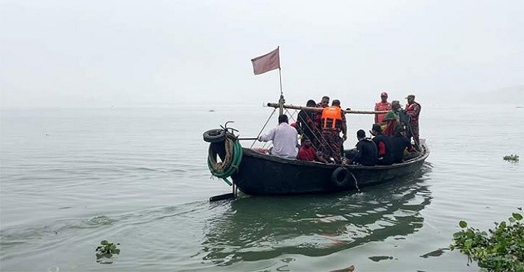 মেঘনায় ট্রলারডুবি: নিহত ১, নিখোঁজ ৮