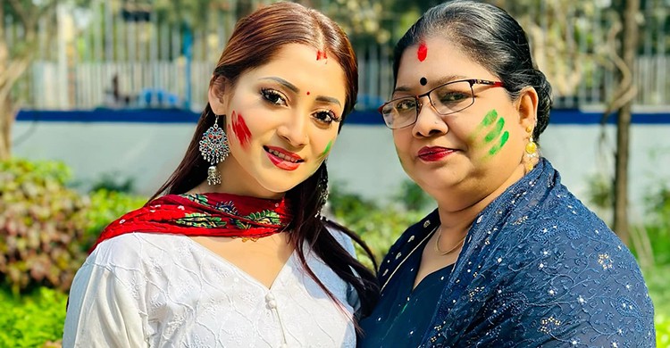 পূজা চেরির মা মারা গেছেন