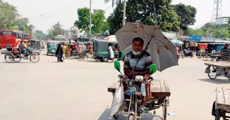 চুয়াডাঙ্গায় তীব্র তাপপ্রবাহে হাঁপিয়ে উঠেছে মানুষ