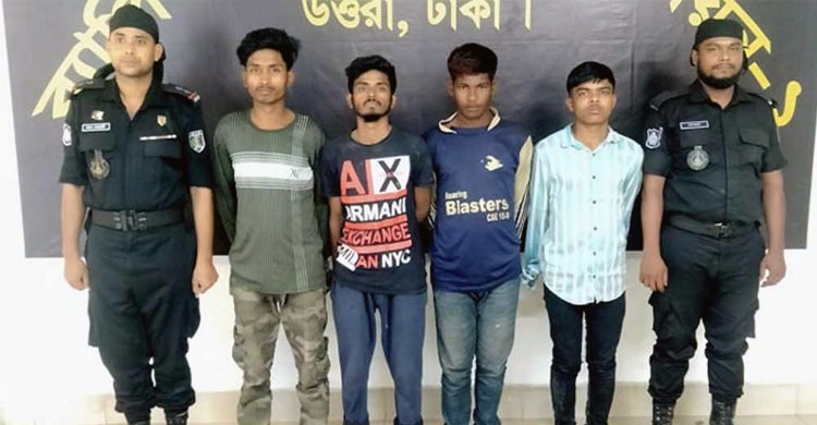 বিমানবন্দর এলাকায় ছিনতাইকারী চক্রের ৪ সদস্য গ্রেপ্তার