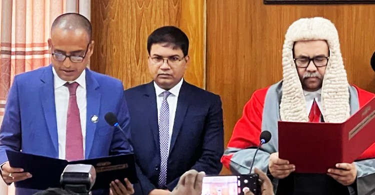 শপথ নিয়েছেন পিএসসির সদস্য ড. প্রদীপ কুমার