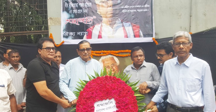 পঙ্কজ ভট্টাচার্যের  প্রতিকৃতিতে রাশেদ খান মেননের শ্রদ্ধাঞ্জলি অর্পণ