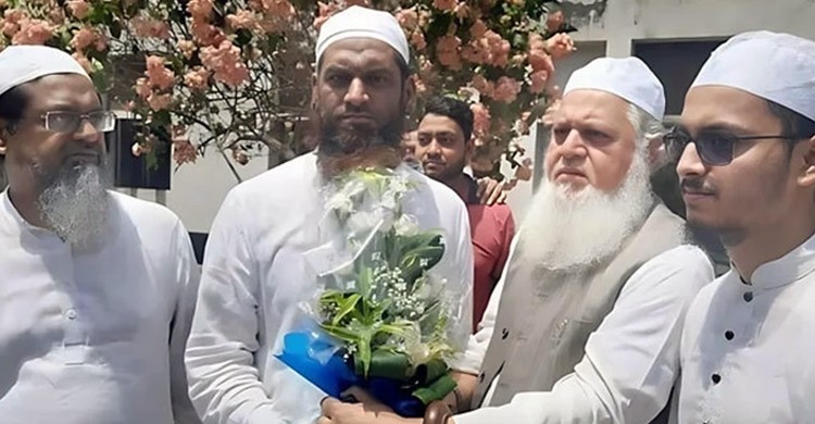 কারাগার থেকে মুক্ত হলেন মামুনুল হক
