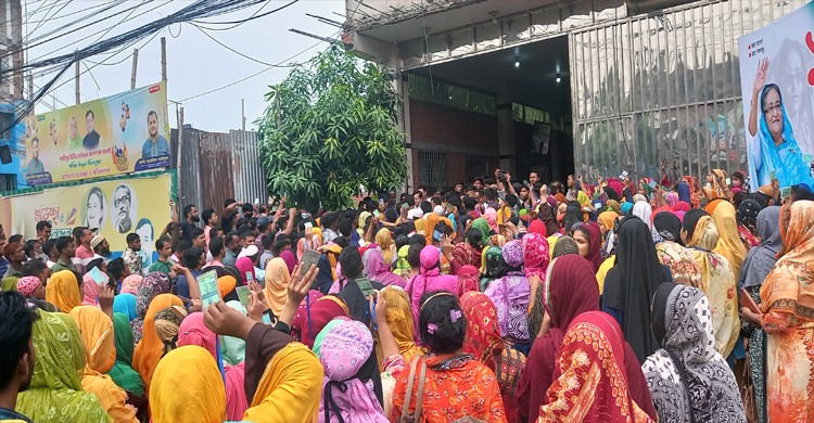 প্রতিকারের আশায় গাজীপুর সিটি মেয়রের বাসায় হাজারো পোশাক শ্রমিক